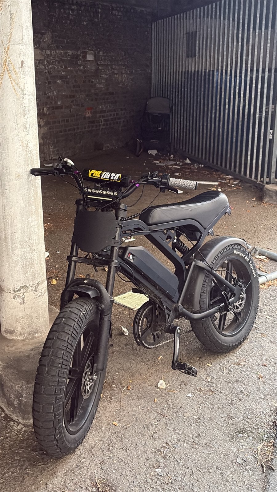 CUSTOM V20 pro, Ophalen, Zo goed als nieuw, 50 km per accu of meer