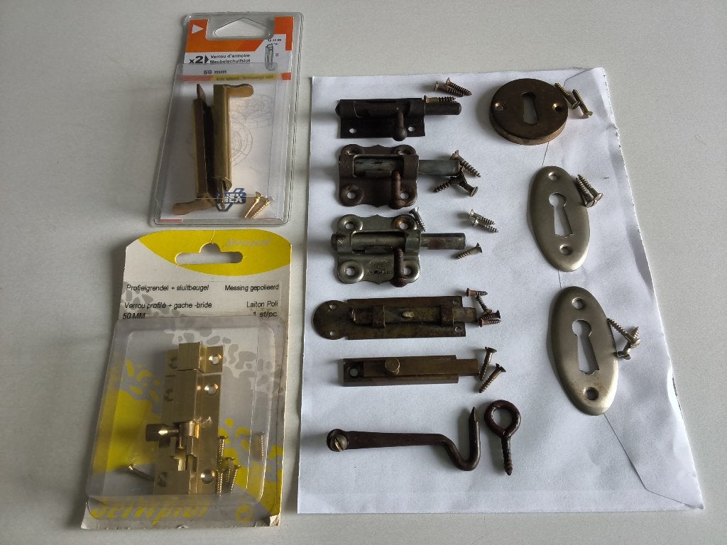 Anciens verrous et têtes de serrure en acier et laiton, Bricolage & Construction, Enlèvement ou Envoi, Utilisé, Coulisse ou Verrou