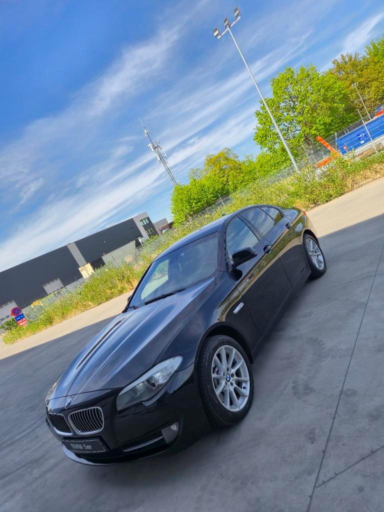 BMW F10  Limousine 3L goede staat gekeurd., Autos, BMW, Cuir, Euro 5, 4 portes, Noir