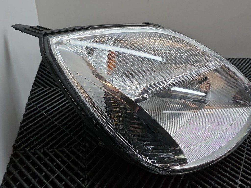 PHARE / OPTIQUE AVANT DROIT Ford Fiesta 5 (JD / JH), Henry-Ford-Straße  1
50735  Köln, DE, Ford-Werke GmbH, Kunden@ford.com, Ford