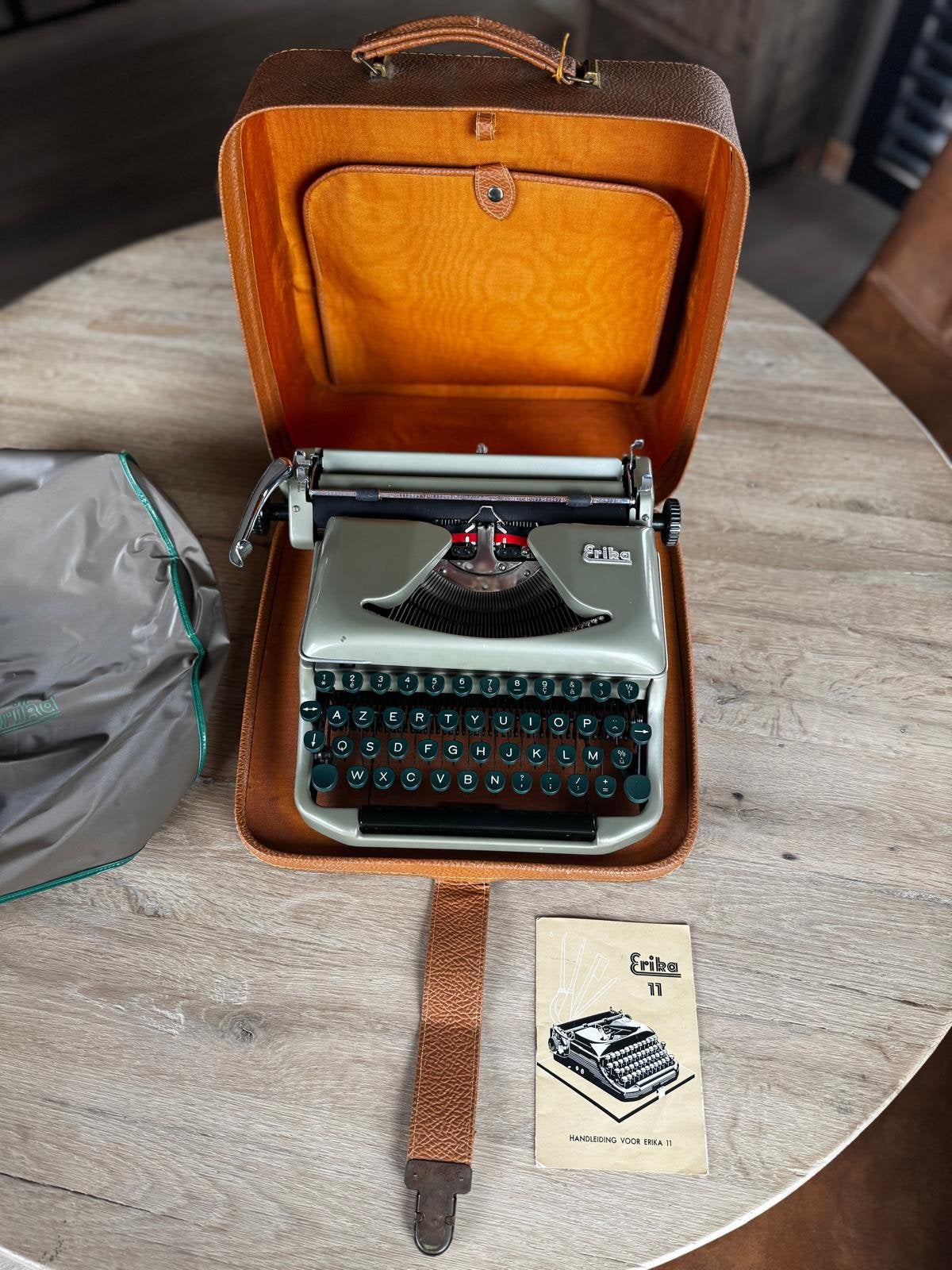 Vintage Erika 11 typemachine uit 1959 met originele koffer, Ophalen of Verzenden, Zo goed als nieuw