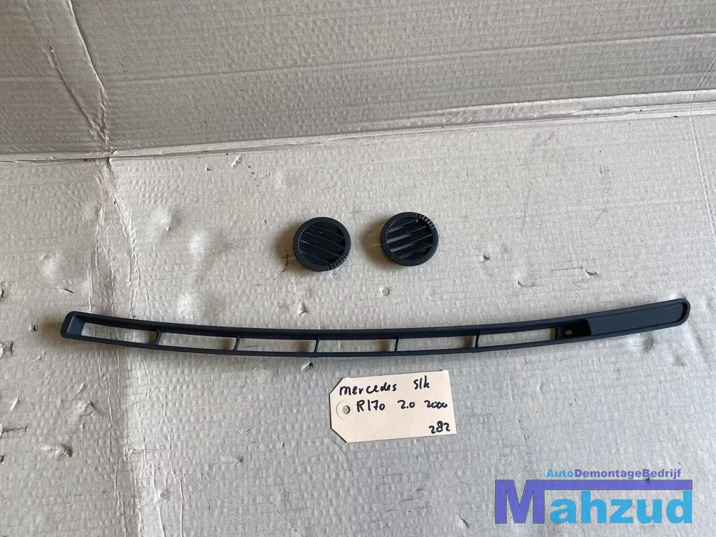 MERCEDES SLK R170 Dashboard luchtrooster zijkant midden, Gebruikt, Mercedes-Benz AG, Mercedes-Benz, Mercedesstrasse 120
70372  Stuttgart, DE
