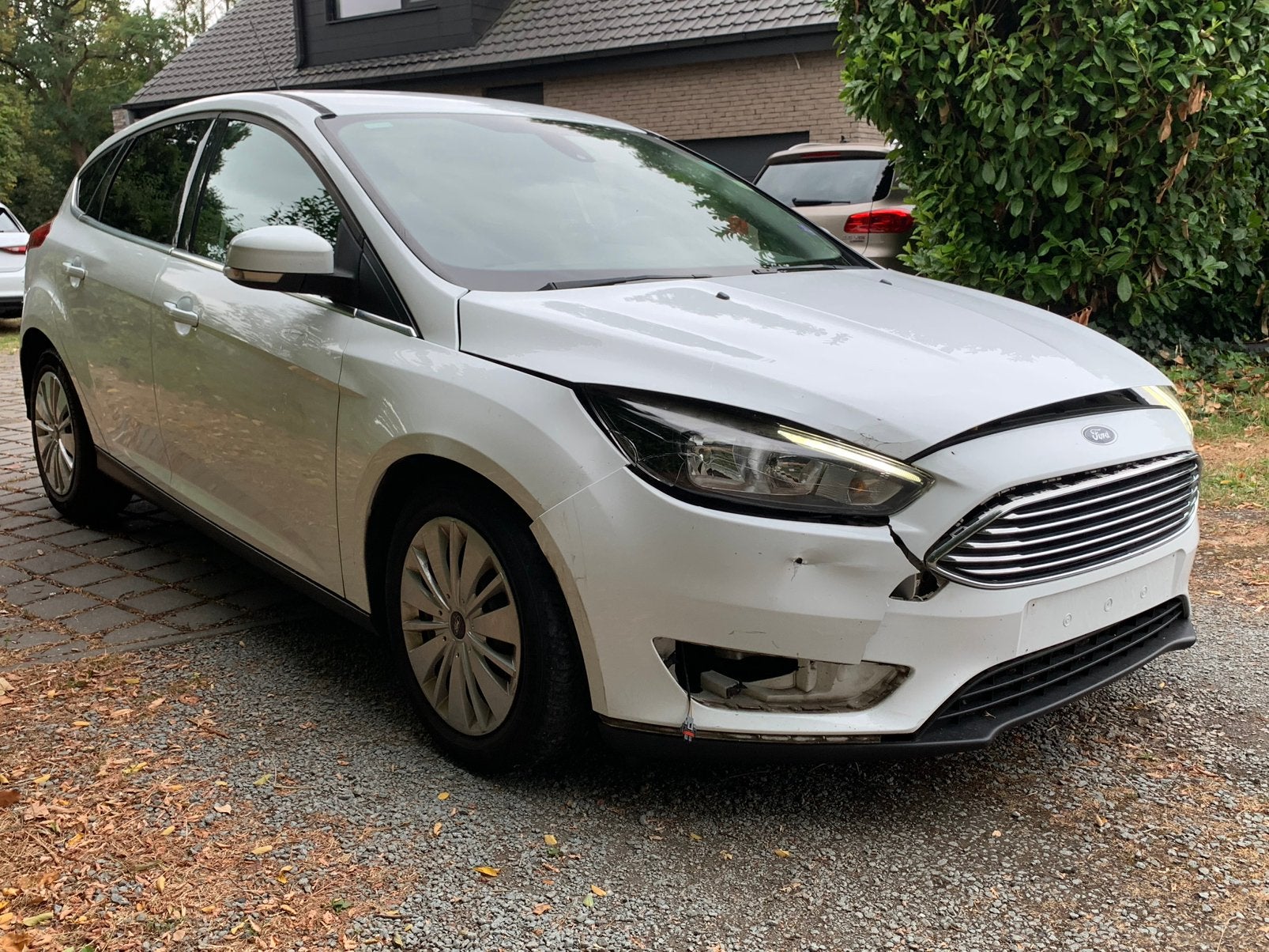 Ford Focus 1.0i 2015 accident 130.000km, Auto's, 75 kW, Stof, Wit, Bedrijf