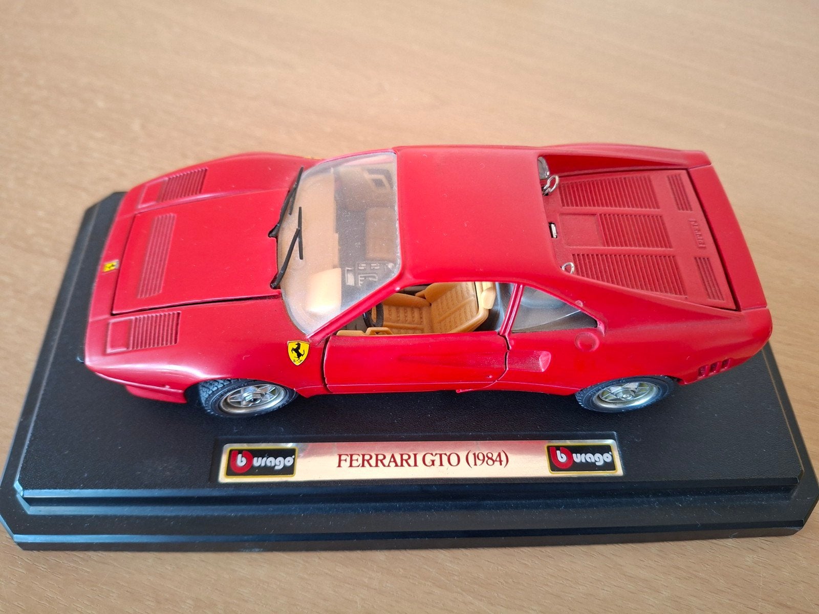 Burago Ferrari GTO 1984 1:18 modelauto – rood – op originele, Hobby & Loisirs créatifs, Enlèvement ou Envoi, Comme neuf, Voiture