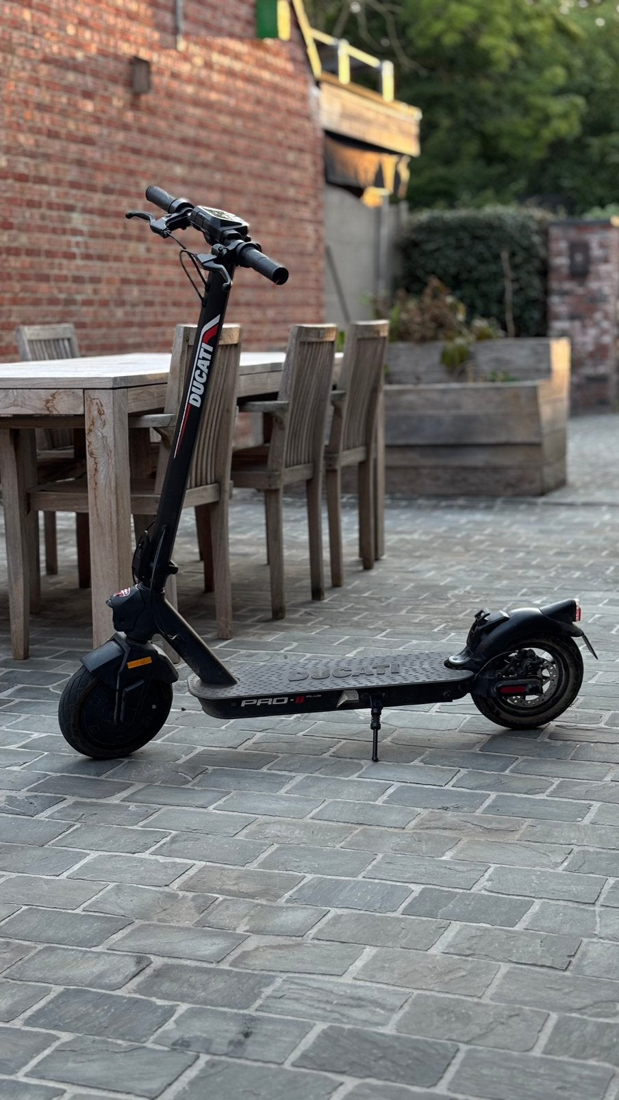 Ducati Pro 2 plus + nieuwe oplader, Ophalen, Gebruikt, Elektrische step (E-scooter)