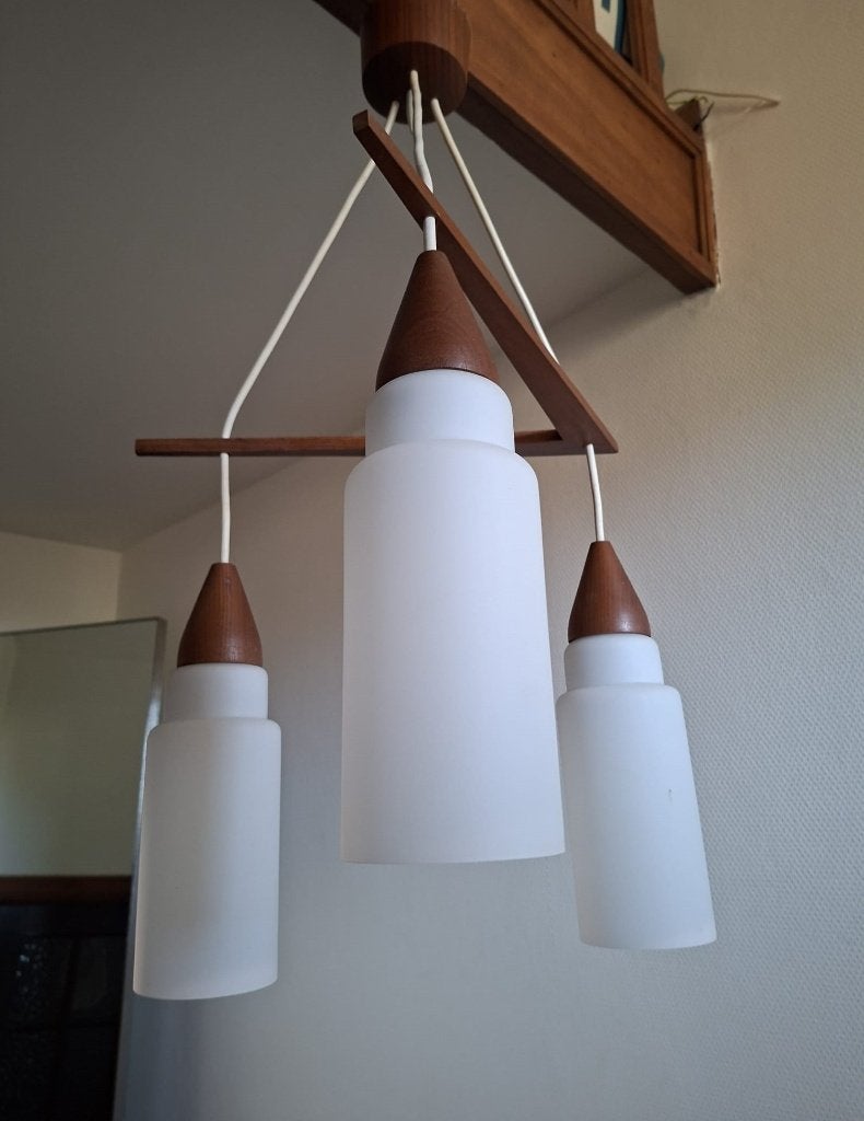 Lampe suspendue Boomerang à trois lumières opalines, 50s, Antiquités & Art, Enlèvement ou Envoi