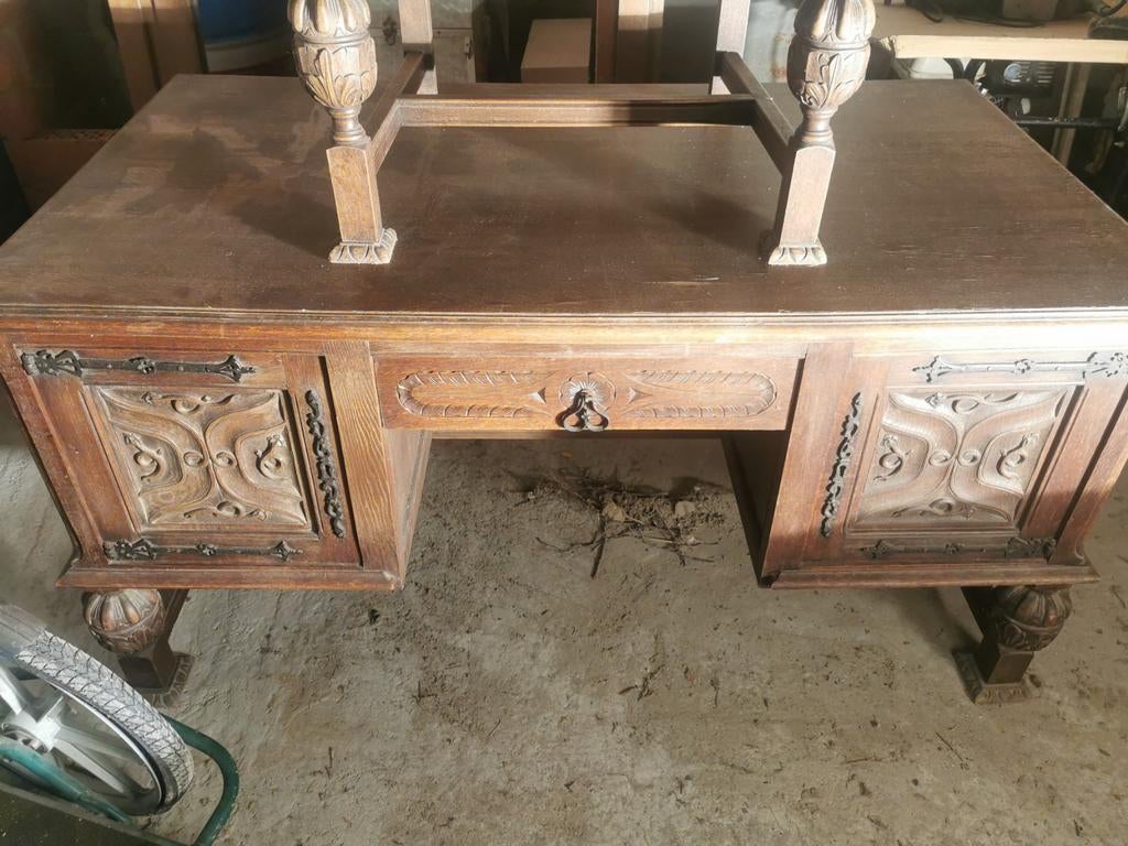 Antiquité grand bureau avec son fauteuil