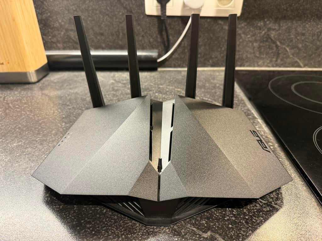 Asus RT-AX82U, Ophalen of Verzenden, Zo goed als nieuw, Router