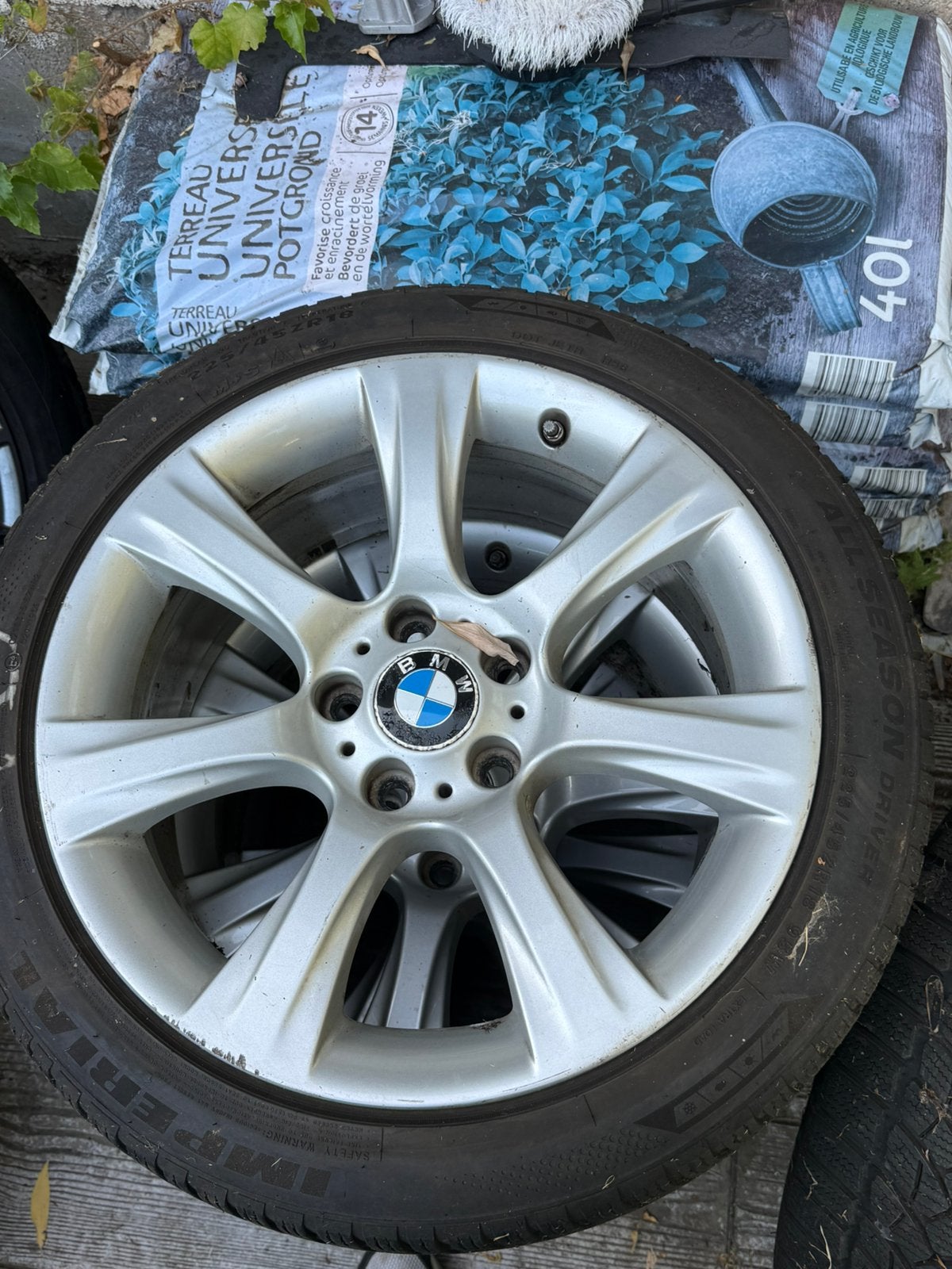 Jantes BMW 5x120 et34 pneus hiver quasi neuf 225/45/18, Autos : Pièces & Accessoires, Pneus et Jantes, Pneus hiver, Véhicule de tourisme