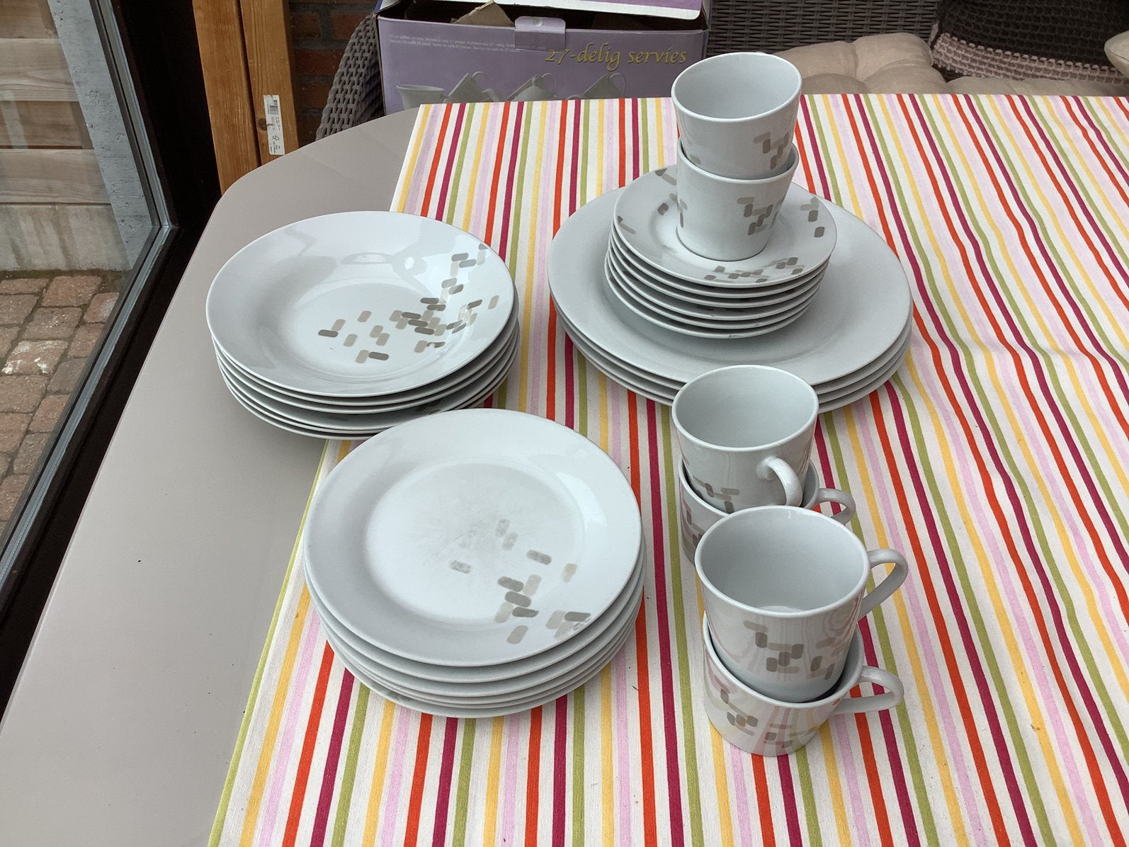 Eet - en koffieservies wit met klein dessin, Huis en Inrichting, Ophalen, Gebruikt