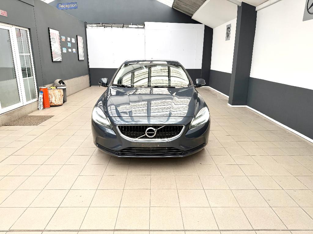 Volvo V40 2.0 D3 01/2018 "165.000Km" Carnet VOLVO Euro 6b, Achat, Entreprise, Noir, 5 portes