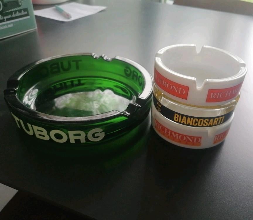 4 asbakken retro Richmond en Tuborg, Ophalen of Verzenden