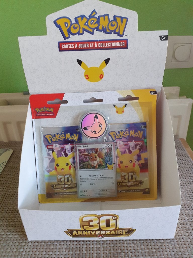 NEUF POKÉMON 30ÈME ANNIVERSAIRE + PRESENTOIR ANNIVERSAIRE, Enlèvement, Neuf