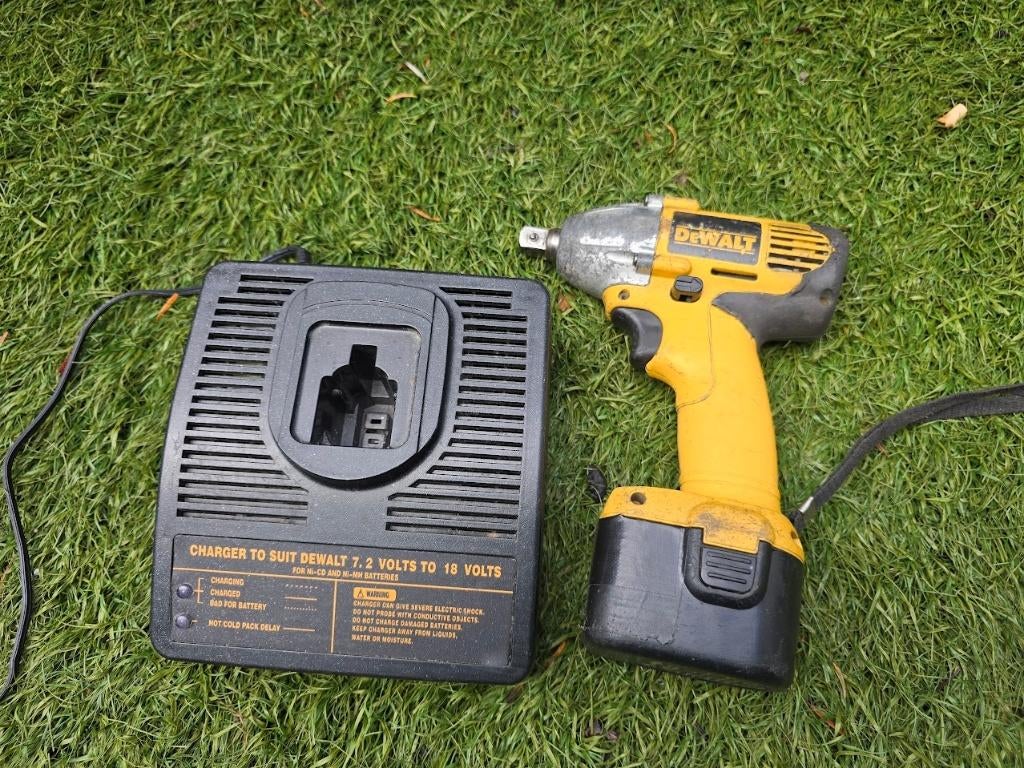 DeWALT 12V 1/2" Impact Wrench Set Heavy Duty DW053, Enlèvement, Utilisé