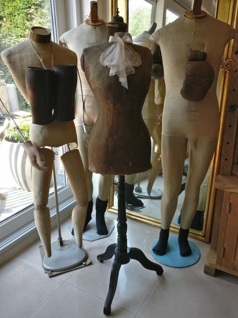 Oude Antieke Mannequin Buste Paspop op Voet, duivenborst, Ophalen of Verzenden