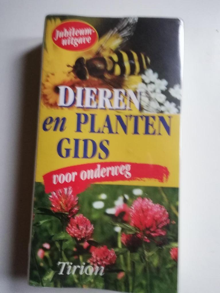 DIEREN EN PLANTENGIDS VOOR ONDERWEG, TRION, Boeken, Natuur, Ophalen of Verzenden, Zo goed als nieuw, Natuur algemeen, TRION JUBILEUMUITGAVE