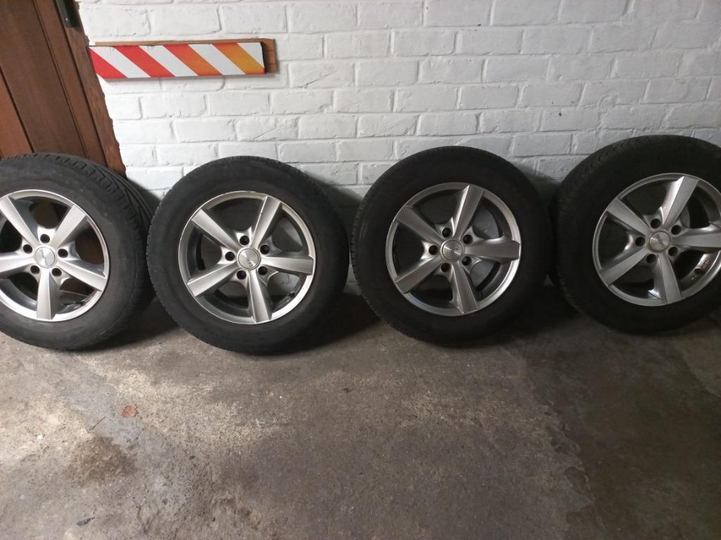 4 Jantes alu Dezent avec pneus (deux 4 saisons comme neufs), Auto-onderdelen, Banden en Velgen, Ophalen, Gebruikt, 15 inch, All Season