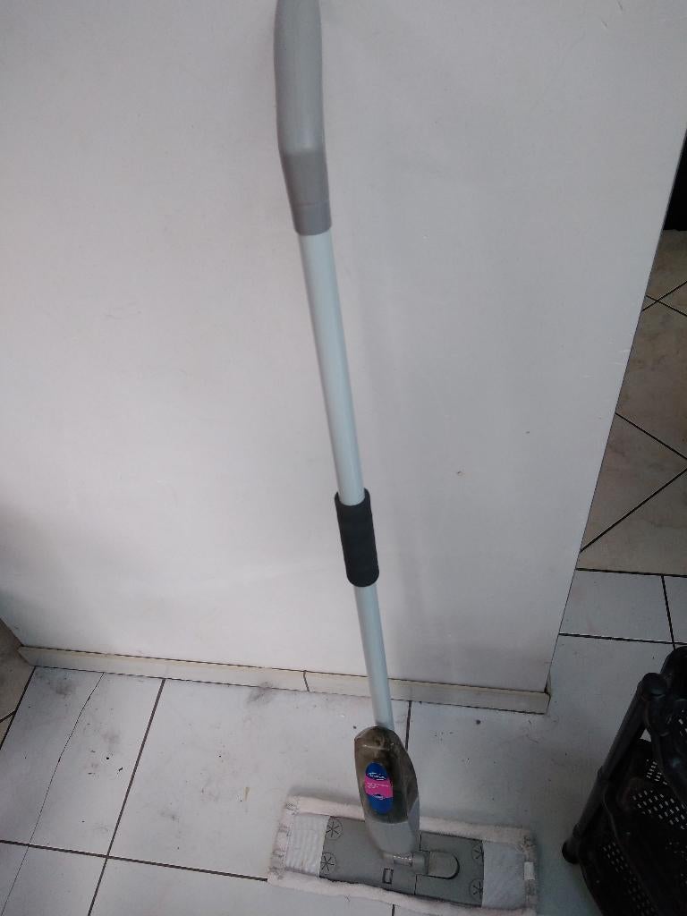 vloerwisser met sprayfunctie  2 stuks, Huis en Inrichting, Schoonmaakartikelen, Ophalen, Mop of Dweil
