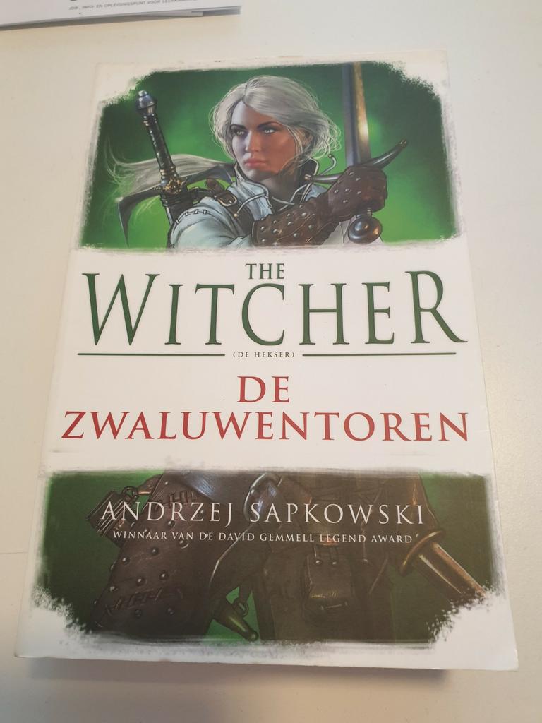 Andrzej Sapkowski - THE WITCHER DEEL 6 : De Zwaluwentoren, Ophalen of Verzenden, Zo goed als nieuw, Andrzej Sapkowski