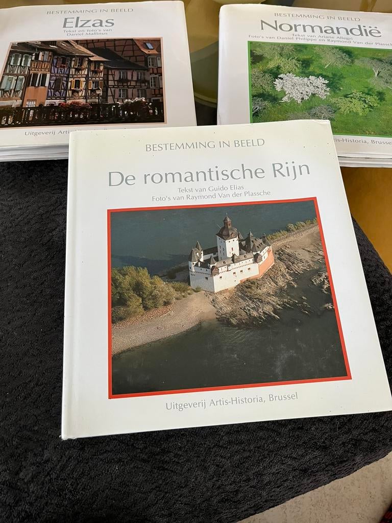 8 lots de livres de différents pays, Enlèvement ou Envoi, Comme neuf, Europe