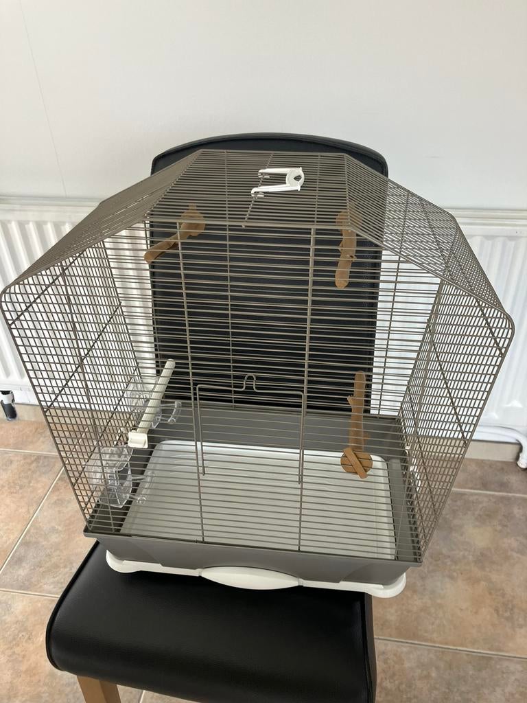 Cage oiseaux marque SAVIC Camille 40 NEUF, Animaux & Accessoires, Oiseaux | Cages & Volières, Neuf, Cage à oiseaux, Métal, Enlèvement
