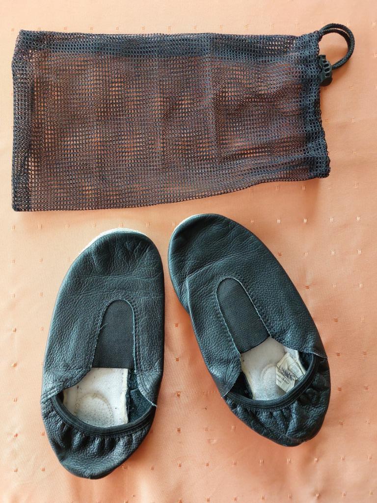 Turnen en tumbling slofjes maat 35, Ophalen of Verzenden, Zo goed als nieuw, Zwart, Turnschoenen