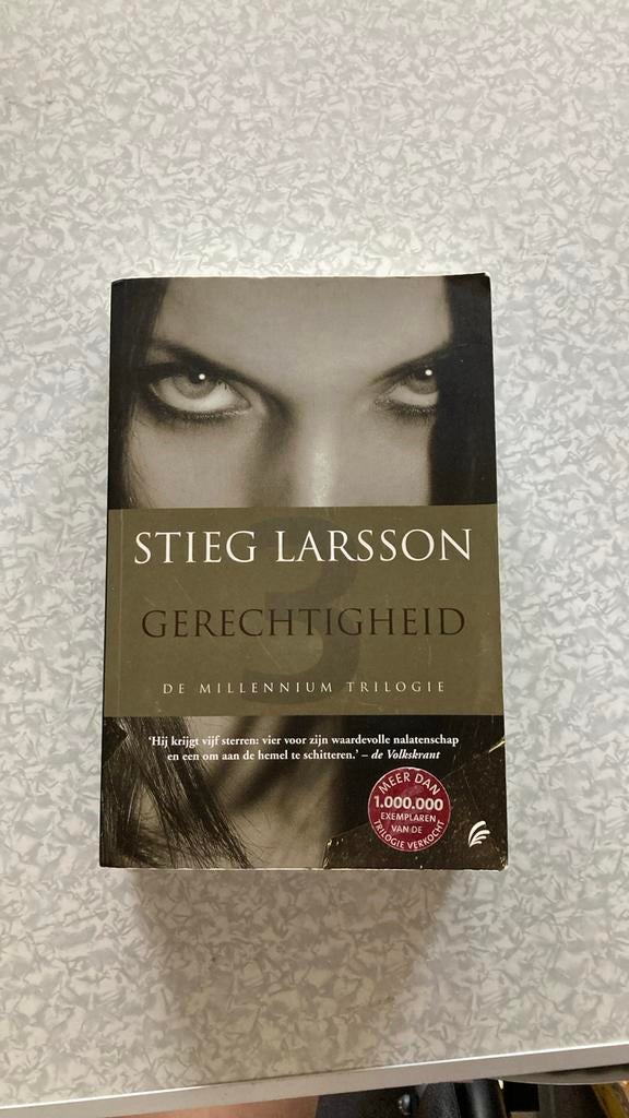 Stieg Larsson - Gerechtigheid, Enlèvement ou Envoi, Comme neuf, Stieg Larsson