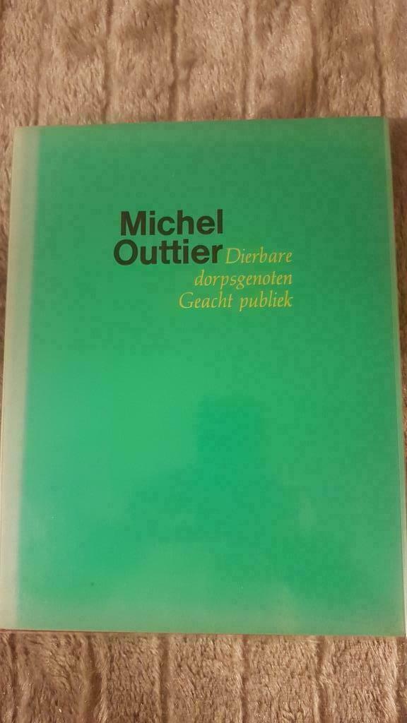 Michel Outtier / Dierbare dorpsgenoten/genummerd en getekend, Boeken, Ophalen of Verzenden, Gelezen