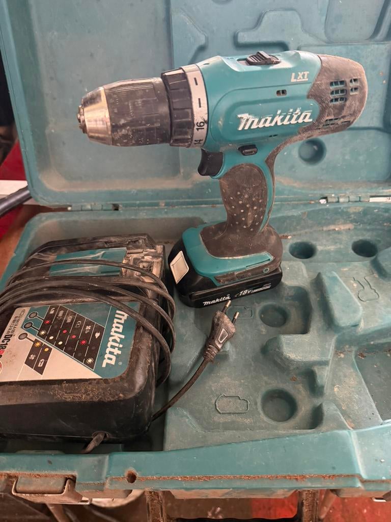 Viseuse makita chargeur baderie 18 v 120€, Enlèvement ou Envoi, Comme neuf