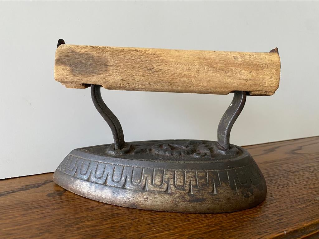 Strijkijzer met vintage houten handvat., Ophalen of Verzenden