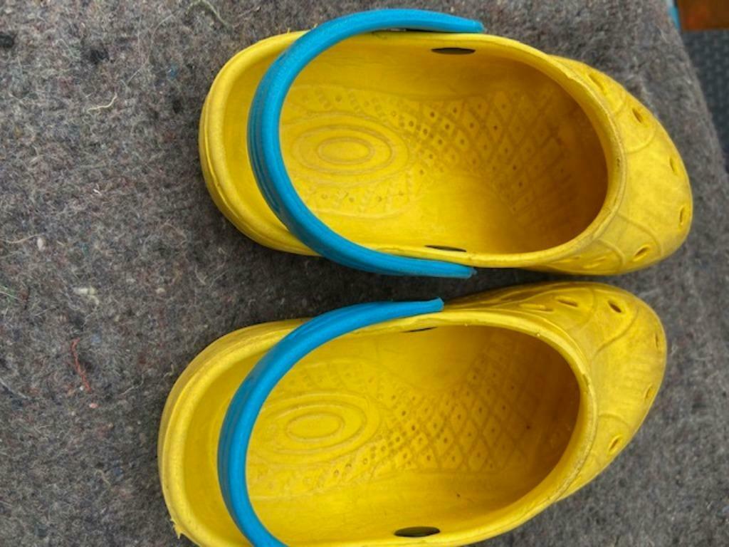 crocs gele, Kinderen en Baby's, Ophalen, Gebruikt, Crocs, Jongen of Meisje