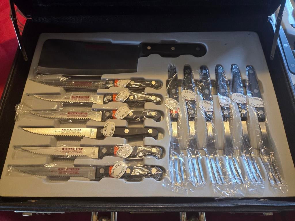 Couteaux de cuisine et couverts à steak dans un étui diploma, Enlèvement ou Envoi, Comme neuf, Inox ou Chrome