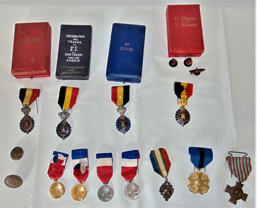 Veel 11 militaire médailles, Ophalen of Verzenden, Landmacht, Lintje, Medaille of Wings