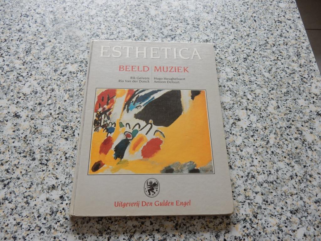 nr.407 - Boek: esthetica - beeld / muziek, Boeken, Ophalen of Verzenden
