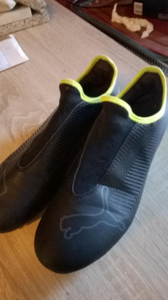 PUMA voetbalschoen maat 38,5, Sport en Fitness, Voetbal, Ophalen of Verzenden, Zo goed als nieuw