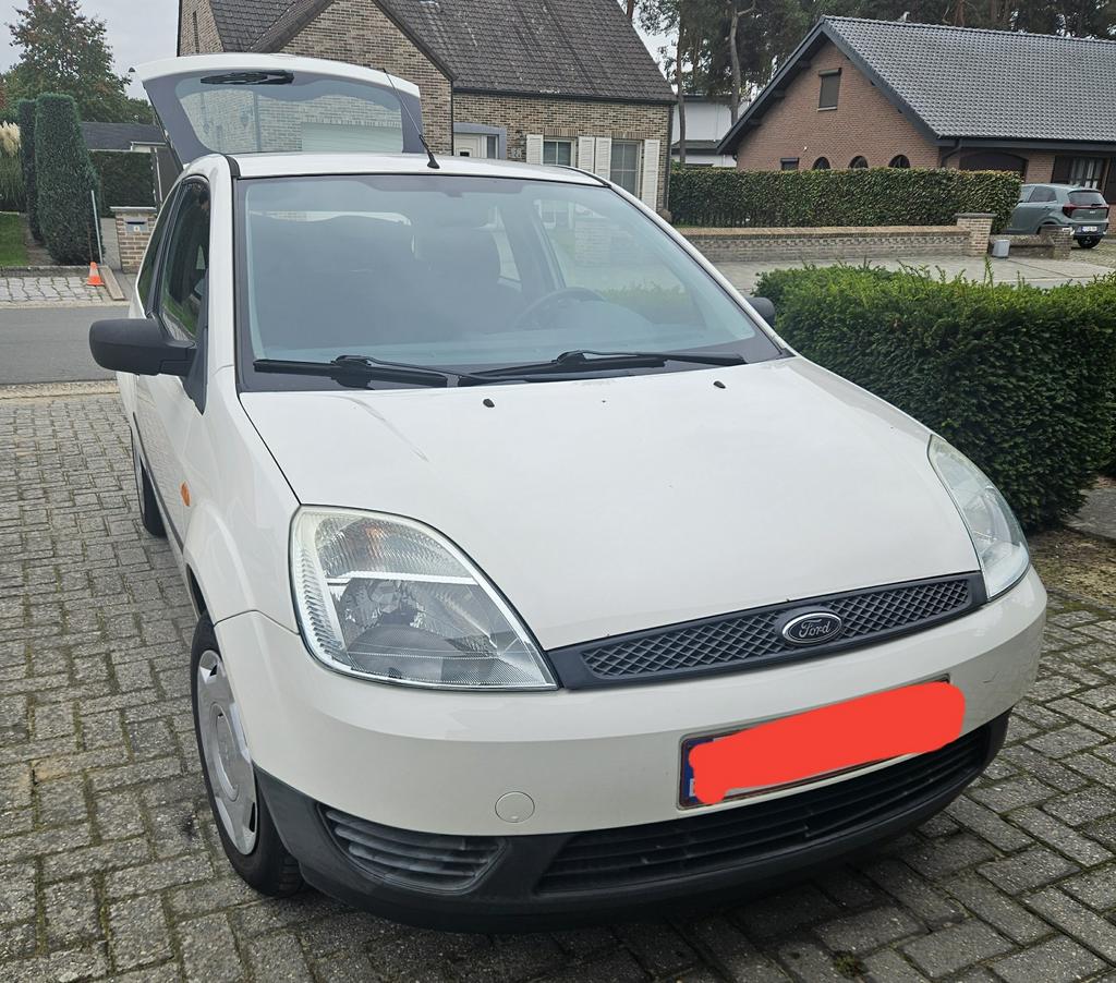 Ford fiesta 2004 benzine, Auto's, Ford, 1299 cc, Wit, 3 deurs, 5 zetels