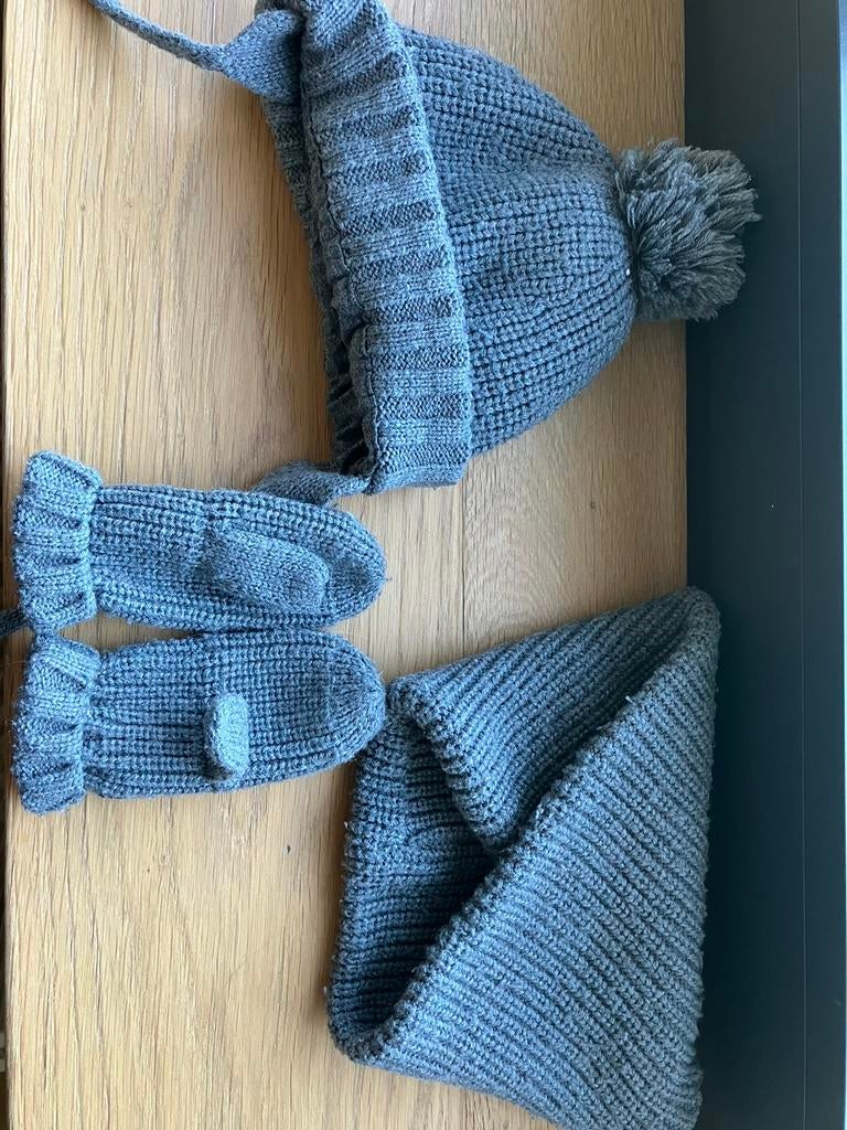 Set muts, sjaal handschoenen Zara, Ophalen of Verzenden, Gebruikt, 104 of kleiner