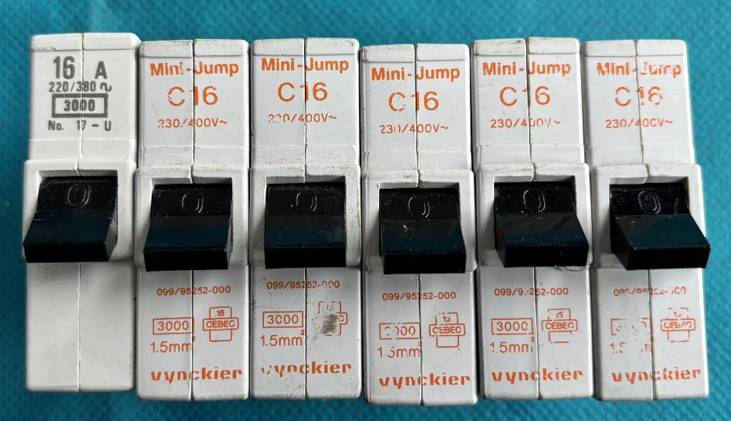 Lot de fusible et autre, Enlèvement, Utilisé, Autres types