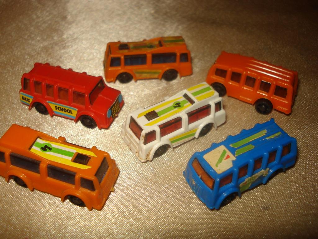 KINDER Ancienne Série de 6 Autobus 1984 Ferrero, Collections, Enlèvement ou Envoi, Comme neuf, Autres types