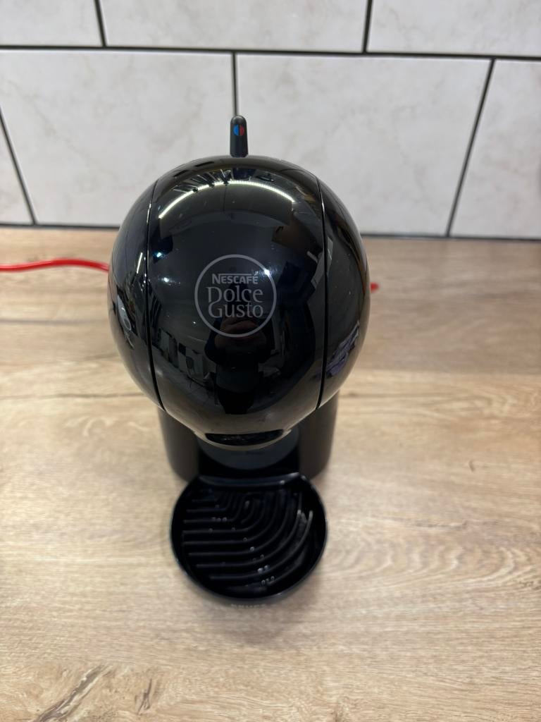 Piccolo XS Nescafé Dolce Gusto, Réservoir d'eau amovible, Dosettes et capsules de café, 1 tasse, Comme neuf