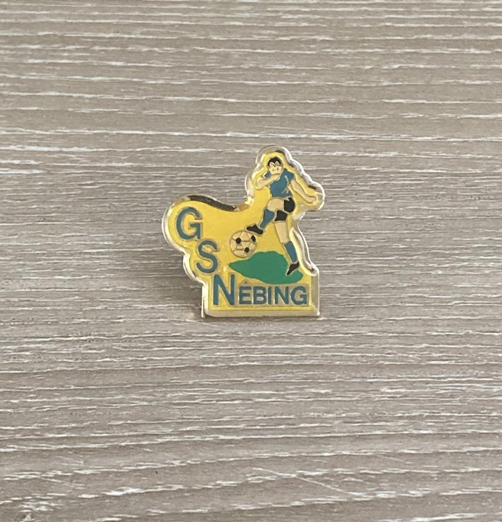PIN - GS NEBING - FOOTBALL - VOETBAL, Verzenden, Gebruikt, Sport, Speldje of Pin