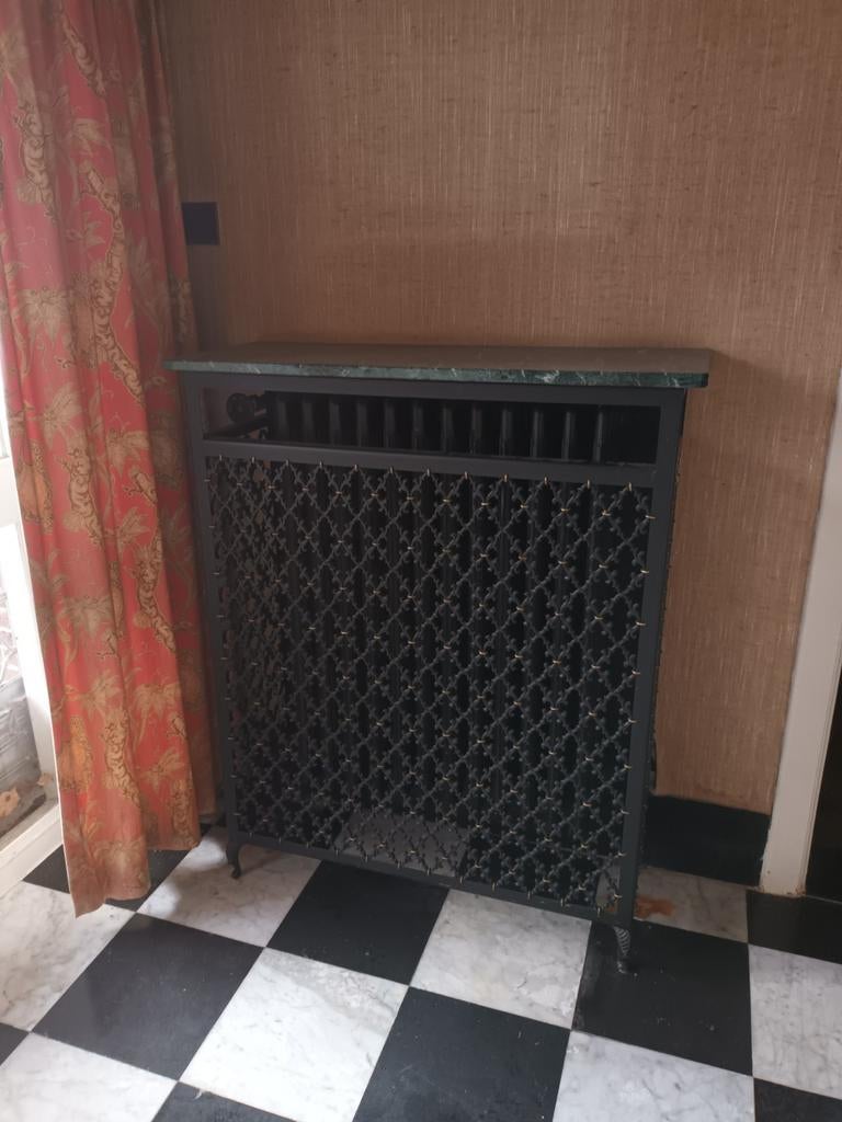 Oude metalen radiator omkasting met natuursteen tablet, Ophalen, Gebruikt, Overige typen, 60 tot 150 cm