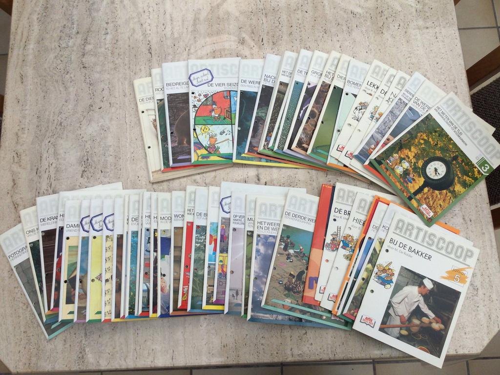 Verschillende artiscoop boekjes en artiscoop junior boekjes, Enlèvement ou Envoi, Comme neuf