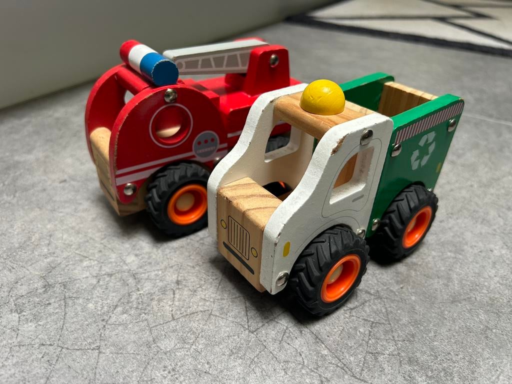 2 houten auto’s van mini matters, Enlèvement ou Envoi, Utilisé