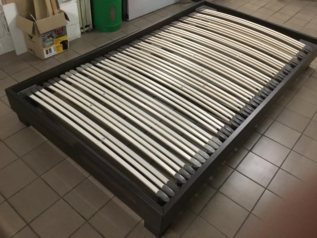 Cadre lit WOODLINE XXL 120 x 220 avec sommier BEKA adapté, Enlèvement, Utilisé