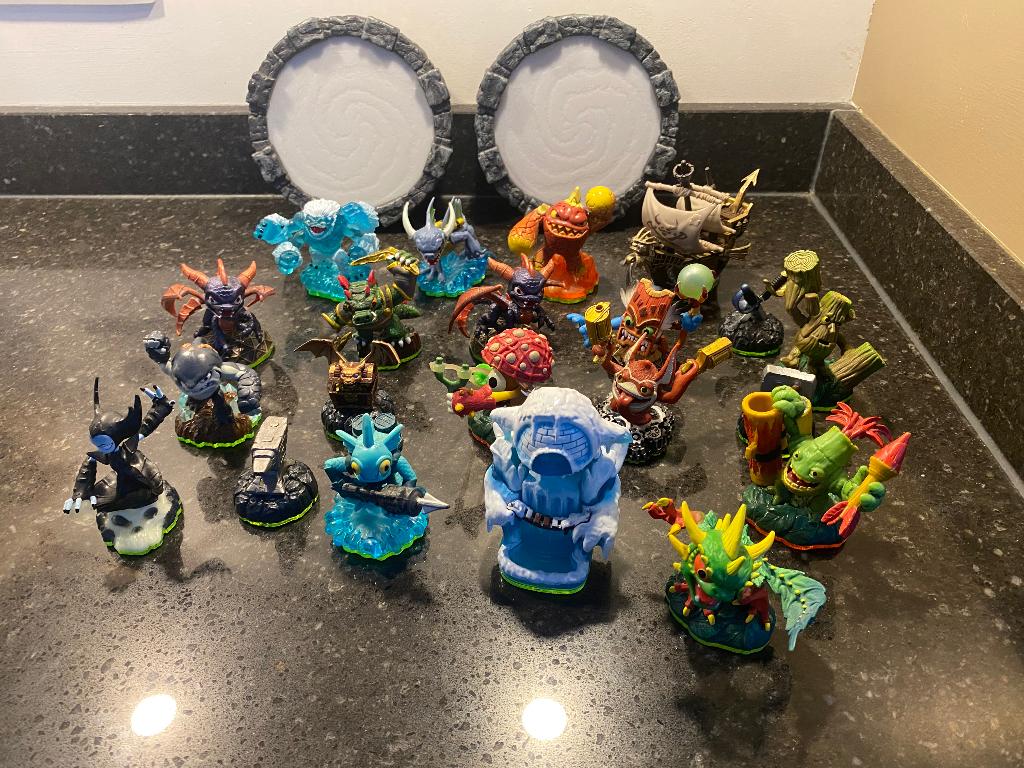 Skylander, Lot van 2 portals en 21 figuurtjes, Enlèvement ou Envoi, Comme neuf, Aventure et Action