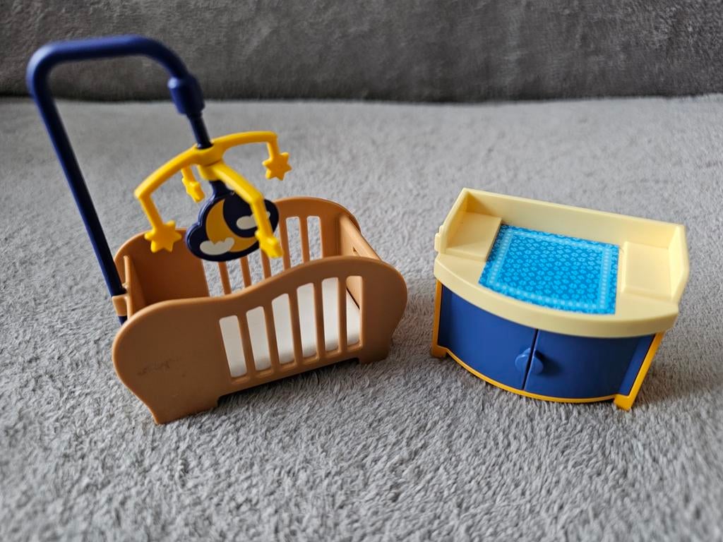 Playmobil  - lit et table à langer bébé