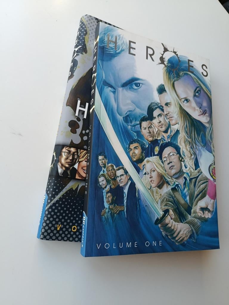 'Heroes' comics Volume 1 + 2 ( volume 2 = hardcover), Ophalen of Verzenden, Zo goed als nieuw