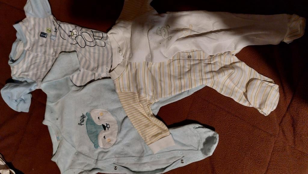 3 pyjamas pour bébé, Enlèvement, Comme neuf