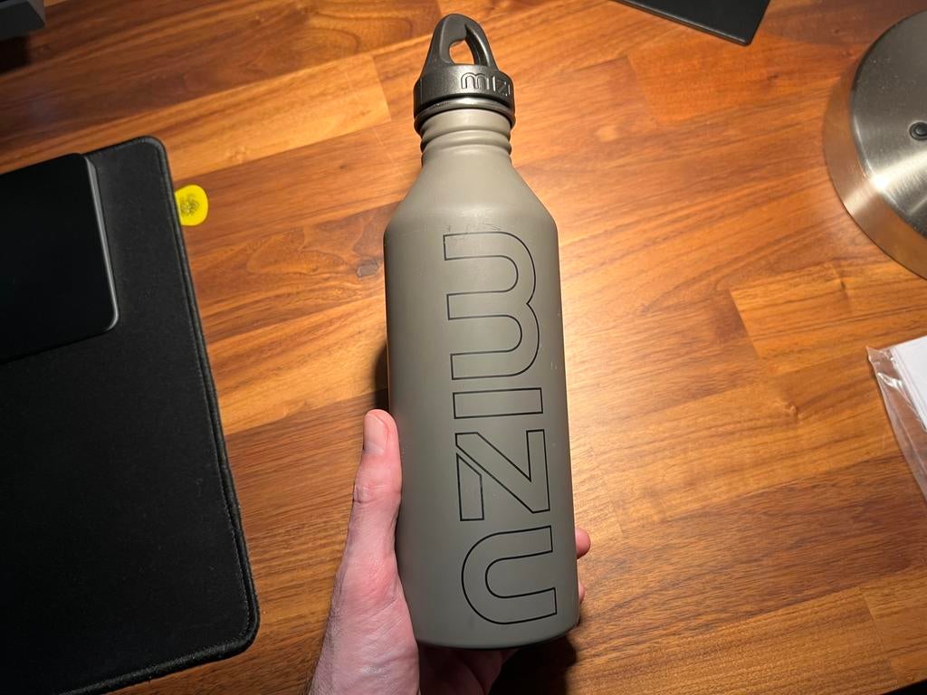 Gourde Mizu 750ml en metal water bottle stainless, Ophalen of Verzenden, Zo goed als nieuw